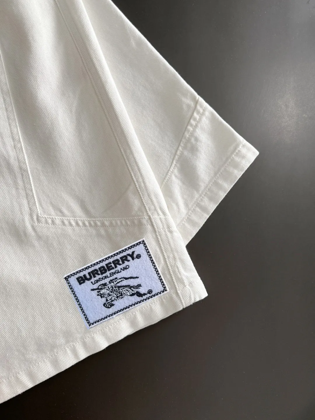 Next day shipment P160 Premium Burberry 2026 Spring/Summer New Arrival elastic band casual shorts, counter-customized fabrics Breathable, high comfort, impeccable details, brand element design concept, reflecting high quality. It feels delicate and soft! It presents a casual cut and the upper body shape is great! Sizes:S-3XL